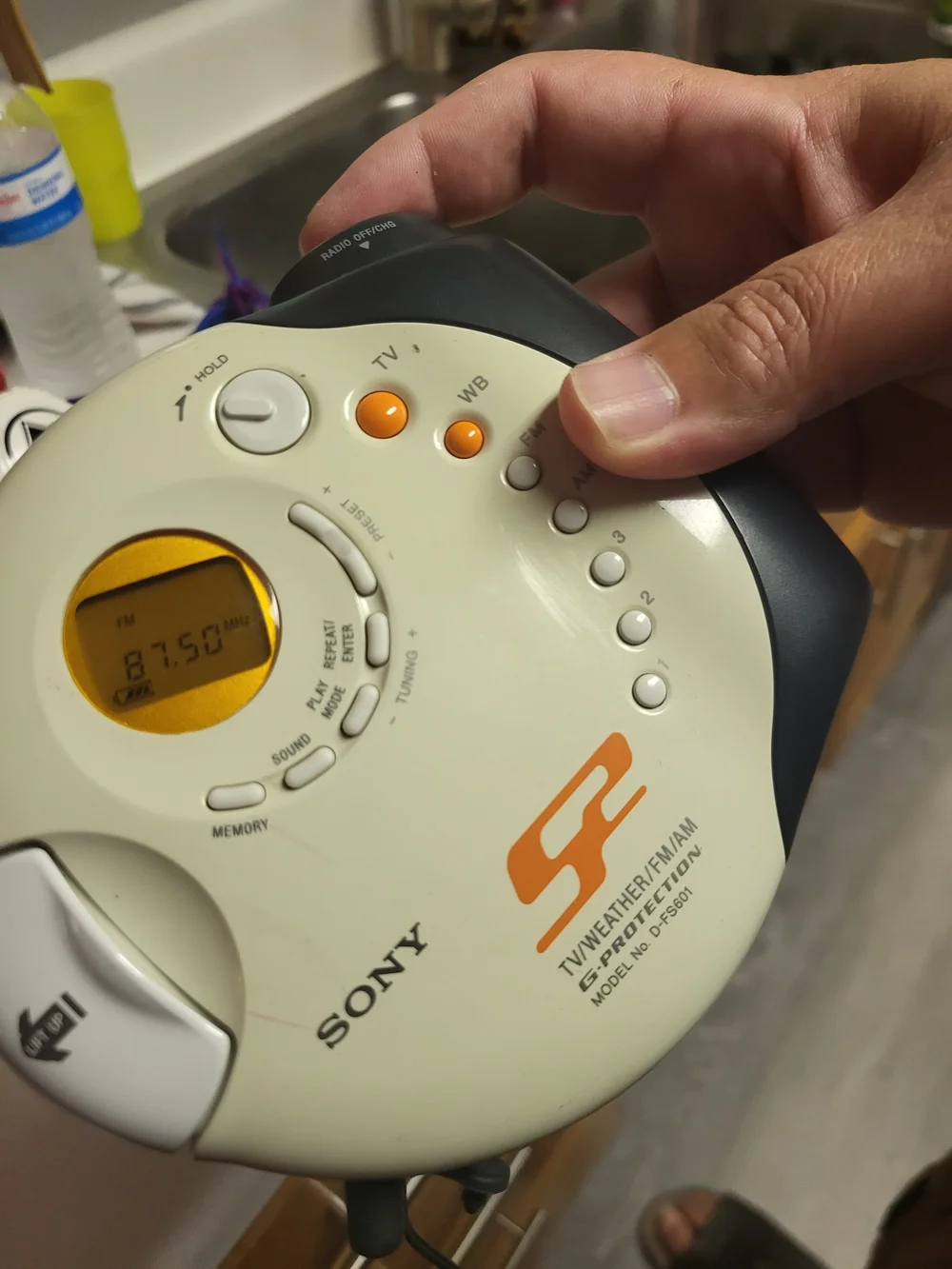 Sony S2 Sports Walkman D-FS601 Portable CD Player AM/FM/TV/Weather Radio TESTED